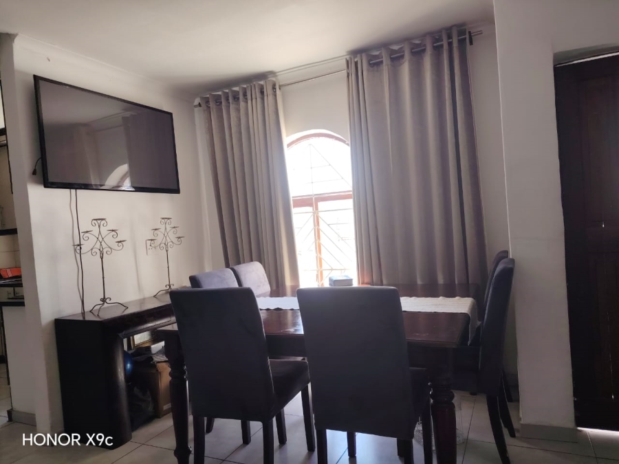 3 Bedroom Property for Sale in Clairewood Western Cape